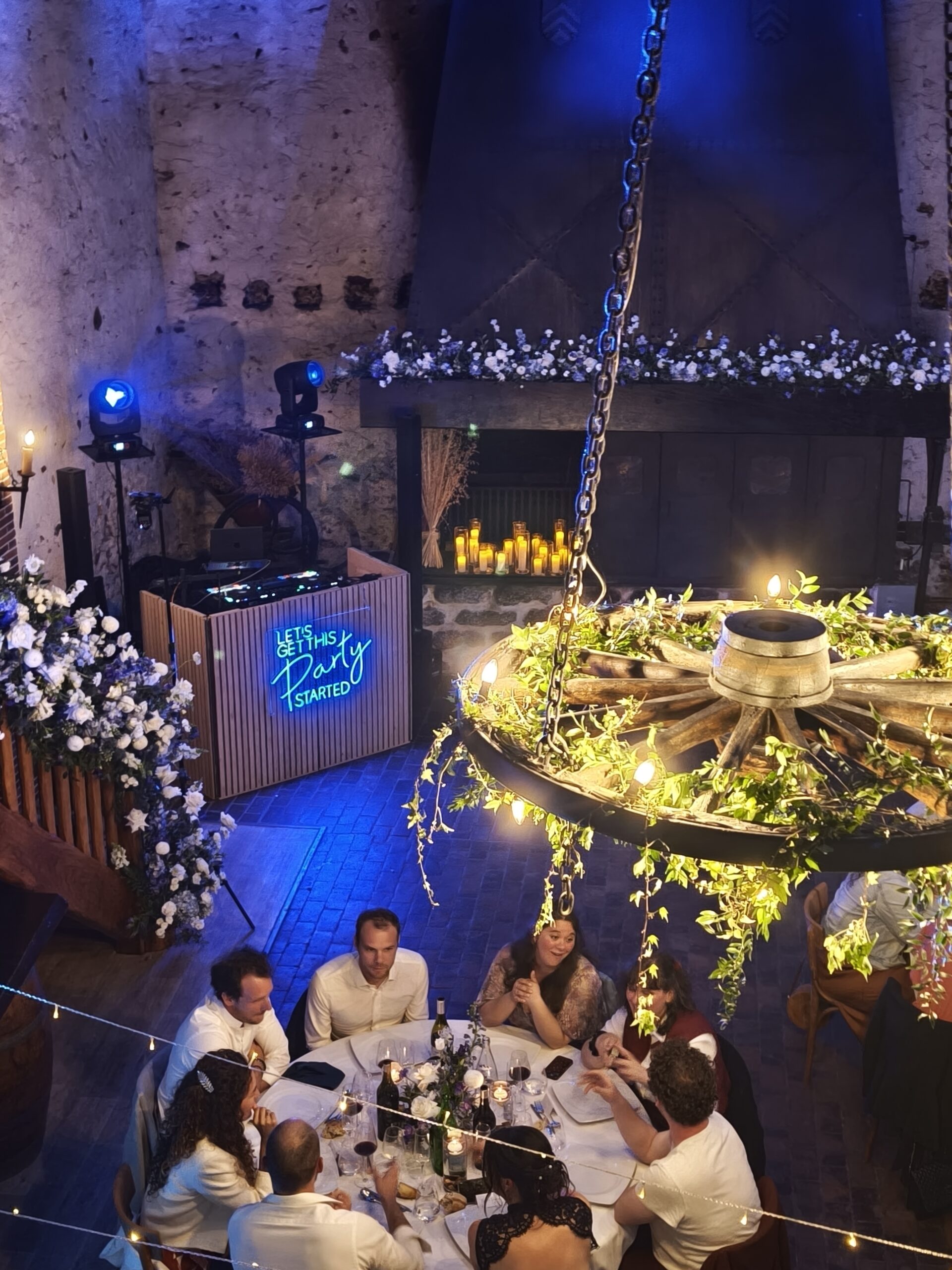 booth Une cabine de DJ installée pour une fête